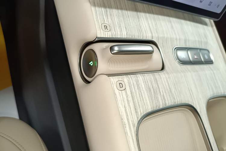 Used Nio ET7 2024 75 kWh Executive Edition Gear Lever
