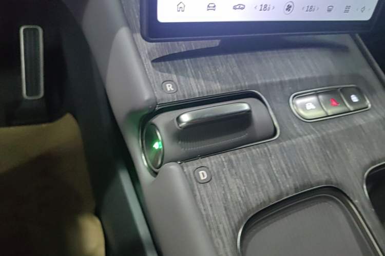 Used Nio ET7 2024 75 kWh Executive Signature Edition Gear Lever
