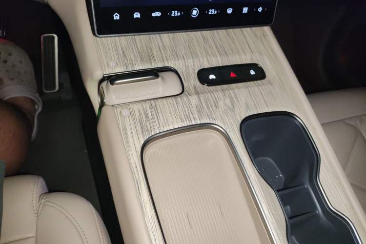 Used Nio ET7 2024 75 kWh Executive Signature Edition Gear Lever