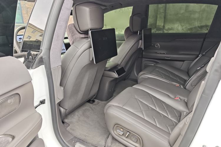 Used Nio ET7 2024 75 kWh Executive Signature Edition Interior 2