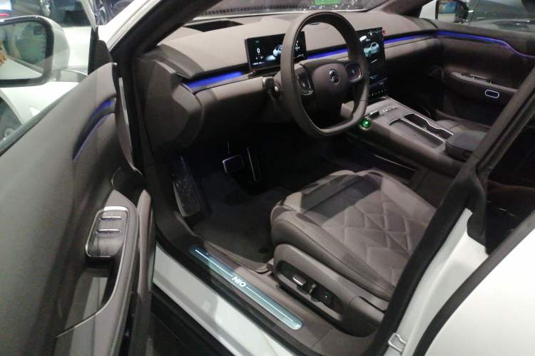 Used Nio ET7 2024 75 kWh Executive Edition Interior 2