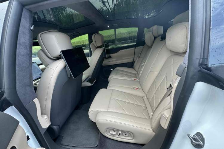 Used Nio ET7 2024 75 kWh Executive Signature Edition Interior 6