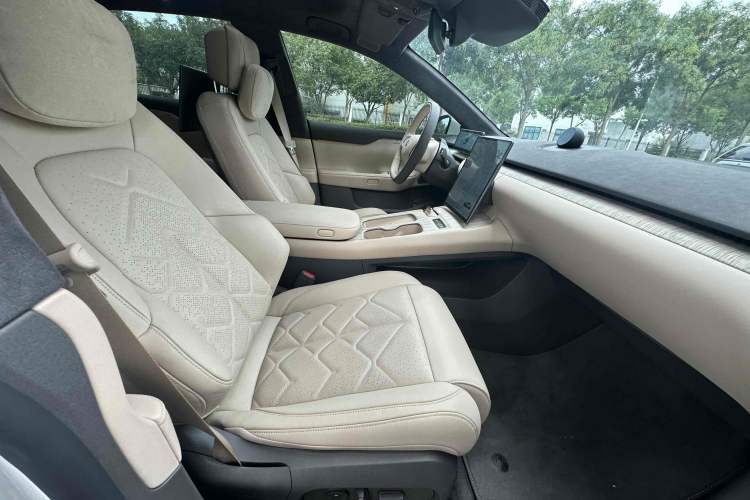 Used Nio ET7 2024 75 kWh Executive Signature Edition Interior 7