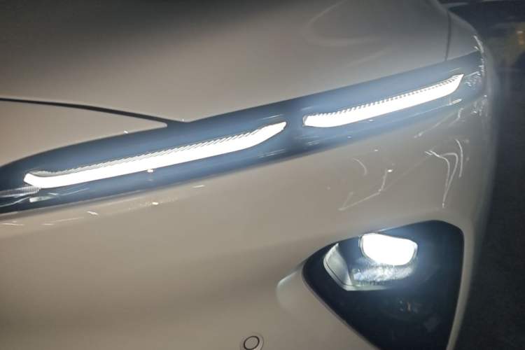 Used Nio ET7 2024 75 kWh Executive Edition Left Front Headlight