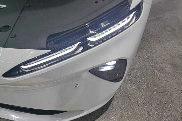 Used Nio ET7 2024 75 kWh Executive Signature Edition Left Front Headlight