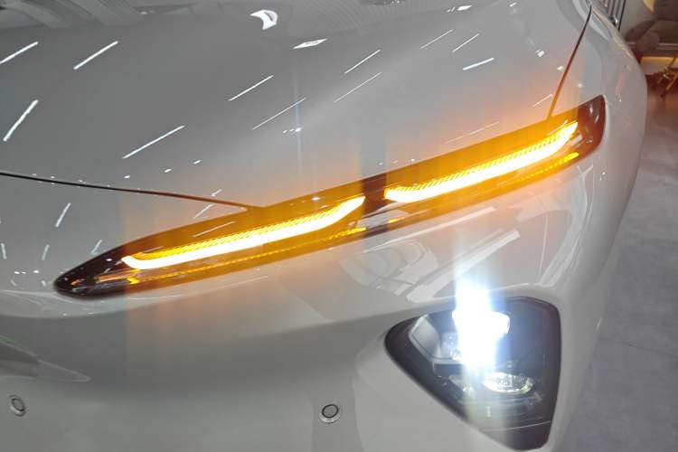 Used Nio ET7 2024 75 kWh Executive Signature Edition Left Front Headlight