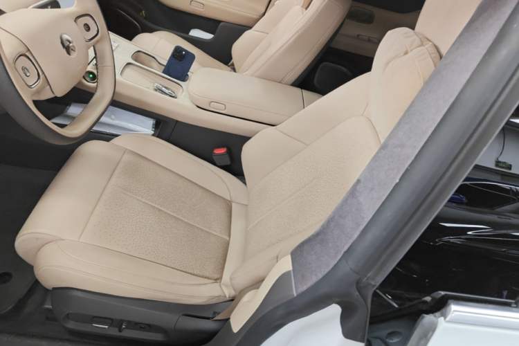 Used Nio ET7 2024 75 kWh Executive Edition Left Front Seat