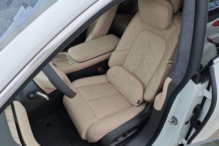 Used Nio ET7 2024 75 kWh Executive Signature Edition Left Front Seat