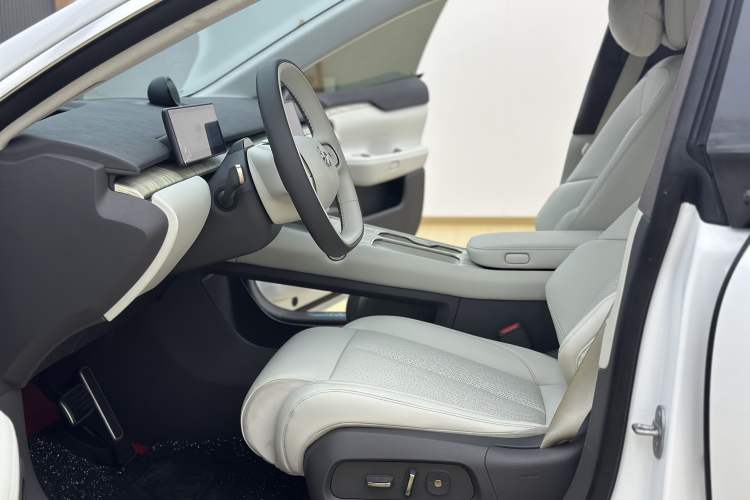Used Nio ET7 2024 75 kWh Executive Edition Left Front Seat