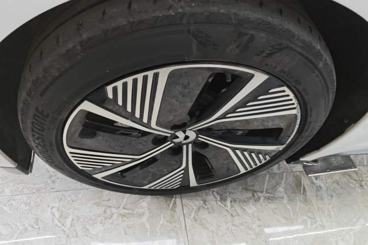 Used Nio ET7 2024 75 kWh Executive Edition Left Front Wheel Hub