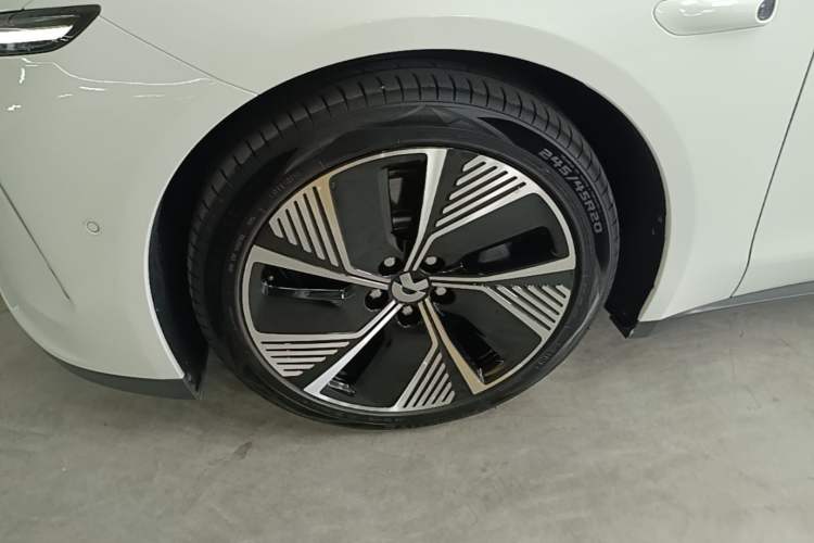 Used Nio ET7 2024 75 kWh Executive Edition Left Front Wheel Hub