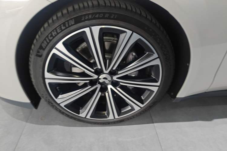 Used Nio ET7 2024 75 kWh Executive Signature Edition Left Front Wheel Hub