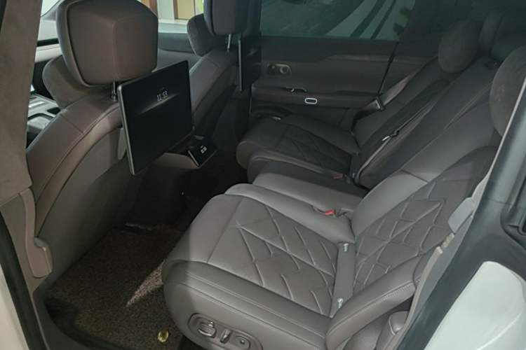 Used Nio ET7 2024 75 kWh Executive Signature Edition Left Rear Seat