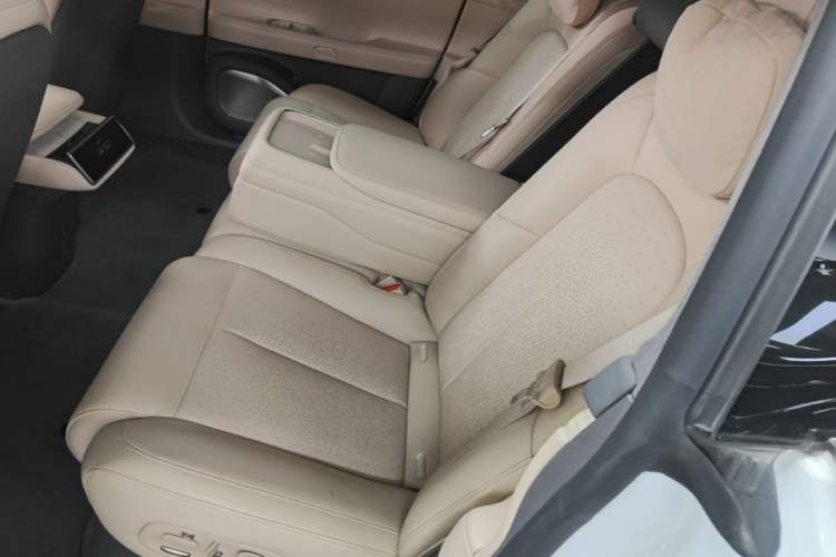 Used Nio ET7 2024 75 kWh Executive Edition Left Rear Seat
