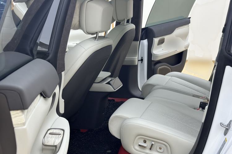Used Nio ET7 2024 75 kWh Executive Edition Left Rear Seat