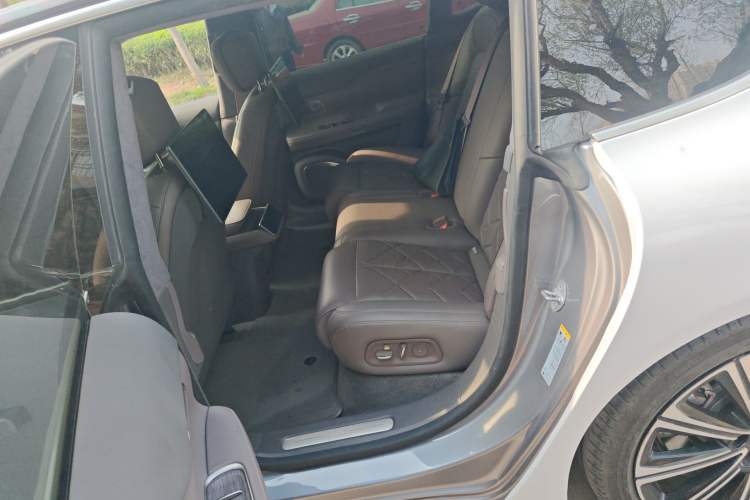 Used Nio ET7 2024 75 kWh Executive Signature Edition Left Rear Seat