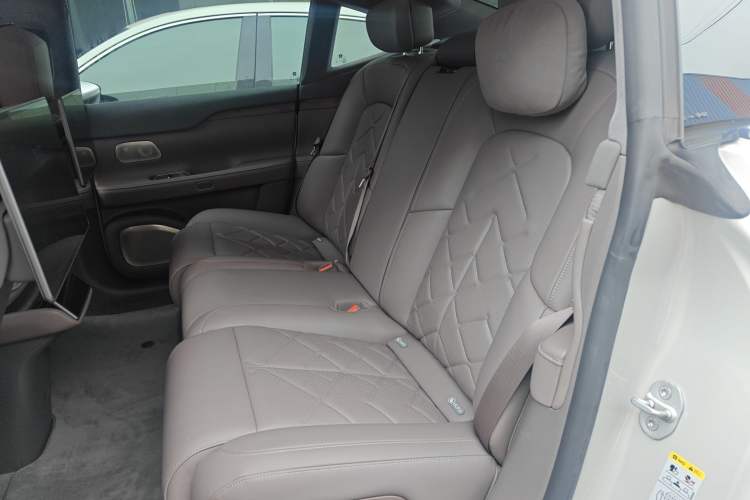 Used Nio ET7 2024 75 kWh Executive Signature Edition Left Rear Seat