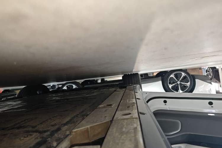 Used Nio ET7 2024 75 kWh Executive Signature Edition Left Side Sill