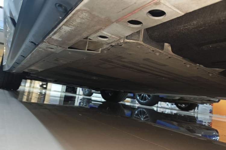 Used Nio ET7 2024 75 kWh Executive Signature Edition Left Side Sill