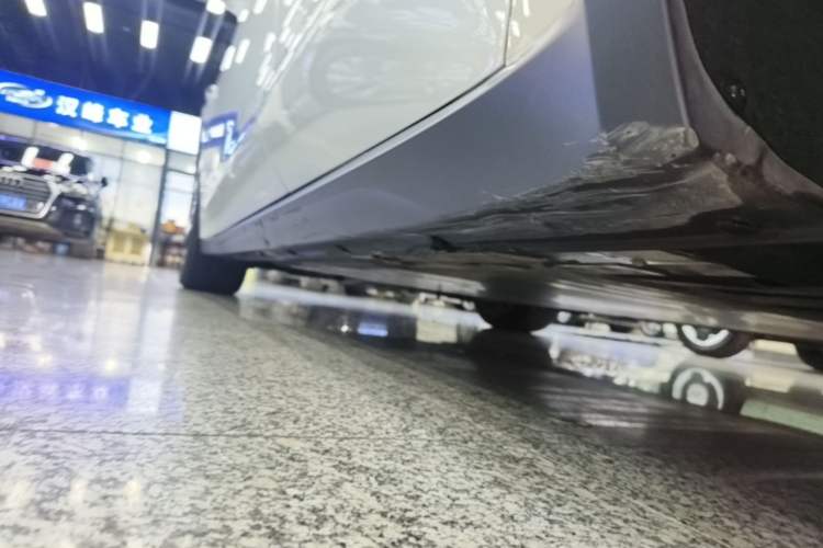 Used Nio ET7 2024 75 kWh Executive Edition Left Side Sill