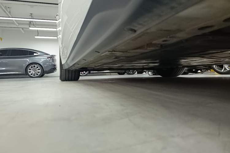 Used Nio ET7 2024 75 kWh Executive Edition Left Side Sill