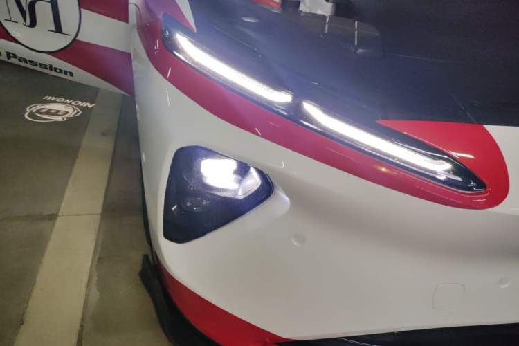 Used Nio ET7 2024 75 kWh Executive Signature Edition Right Front Headlight