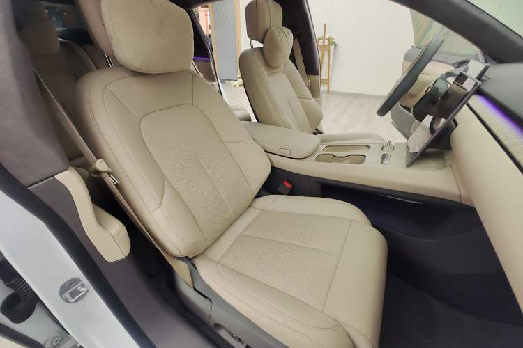 Used Nio ET7 2024 75 kWh Executive Edition Right Front Seat