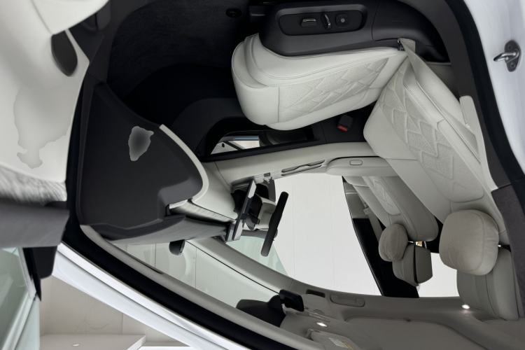 Used Nio ET7 2024 75 kWh Executive Signature Edition Right Front Seat