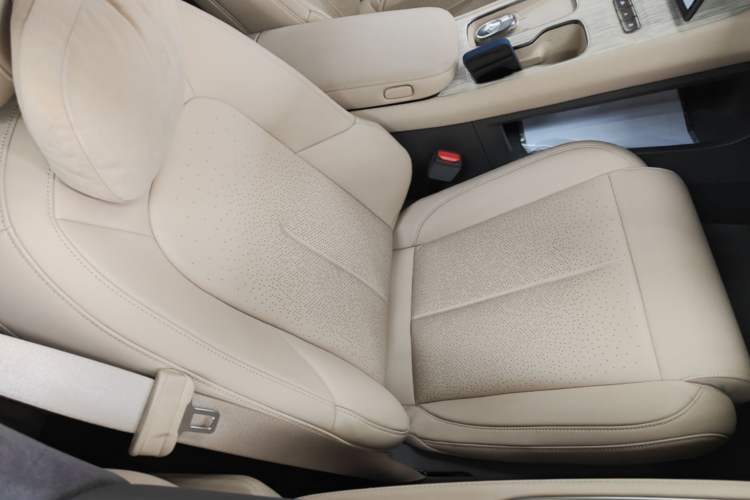 Used Nio ET7 2024 75 kWh Executive Edition Right Front Seat