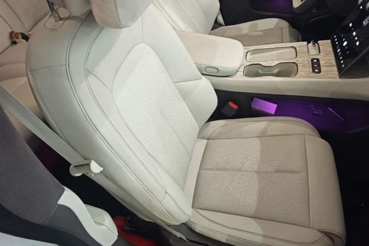 Used Nio ET7 2024 75 kWh Executive Edition Right Front Seat