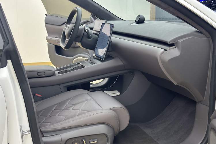 Used Nio ET7 2024 75 kWh Executive Signature Edition Right Front Seat