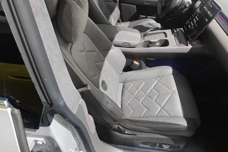 Used Nio ET7 2024 75 kWh Executive Signature Edition Right Front Seat