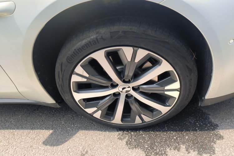 Used Nio ET7 2024 75 kWh Executive Edition Right Front Wheel Hub