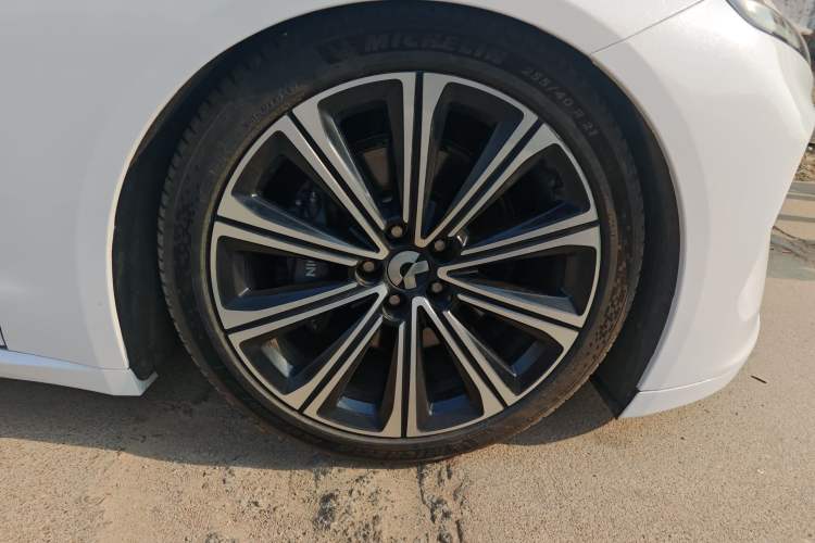 Used Nio ET7 2024 75 kWh Executive Signature Edition Right Front Wheel Hub