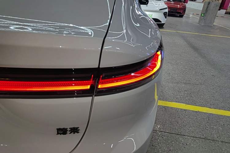 Used Nio ET7 2024 75 kWh Executive Signature Edition Right Rear Taillight