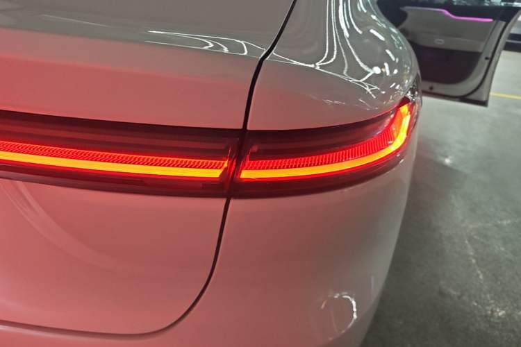Used Nio ET7 2024 75 kWh Executive Edition Right Rear Taillight