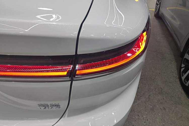 Used Nio ET7 2024 75 kWh Executive Signature Edition Right Rear Taillight