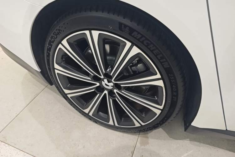 Used Nio ET7 2024 75 kWh Executive Signature Edition Right Rear Wheel Hub