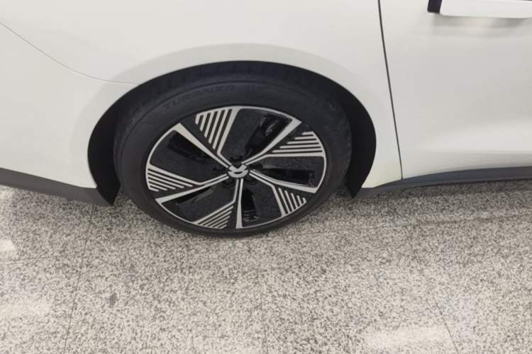 Used Nio ET7 2024 75 kWh Executive Edition Right Rear Wheel Hub