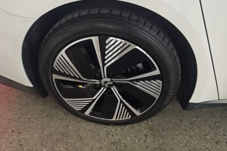 Used Nio ET7 2024 75 kWh Executive Edition Right Rear Wheel Hub