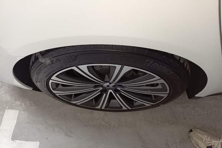 Used Nio ET7 2024 75 kWh Executive Edition Right Rear Wheel Hub
