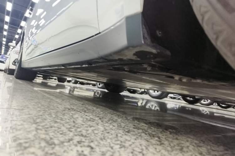 Used Nio ET7 2024 75 kWh Executive Edition Right Side Sill