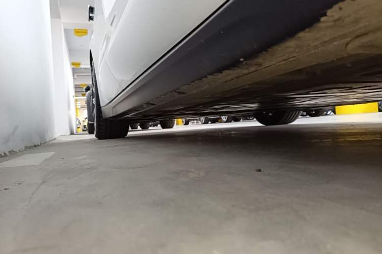 Used Nio ET7 2024 75 kWh Executive Edition Right Side Sill