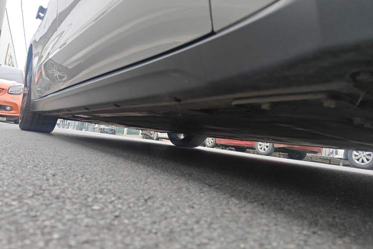 Used Nio ET7 2024 75 kWh Executive Signature Edition Right Side Sill
