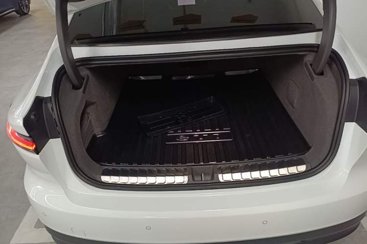 Used Nio ET7 2024 75 kWh Executive Edition Trunk