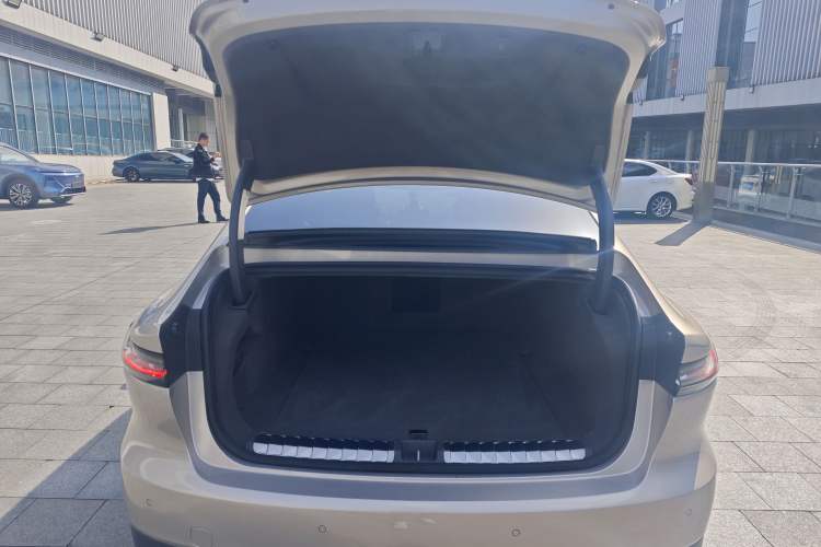Used Nio ET7 2024 100kWh Executive Signature Edition Exterior 12