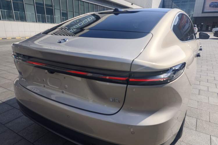 Used Nio ET7 2024 100kWh Executive Signature Edition Exterior 7