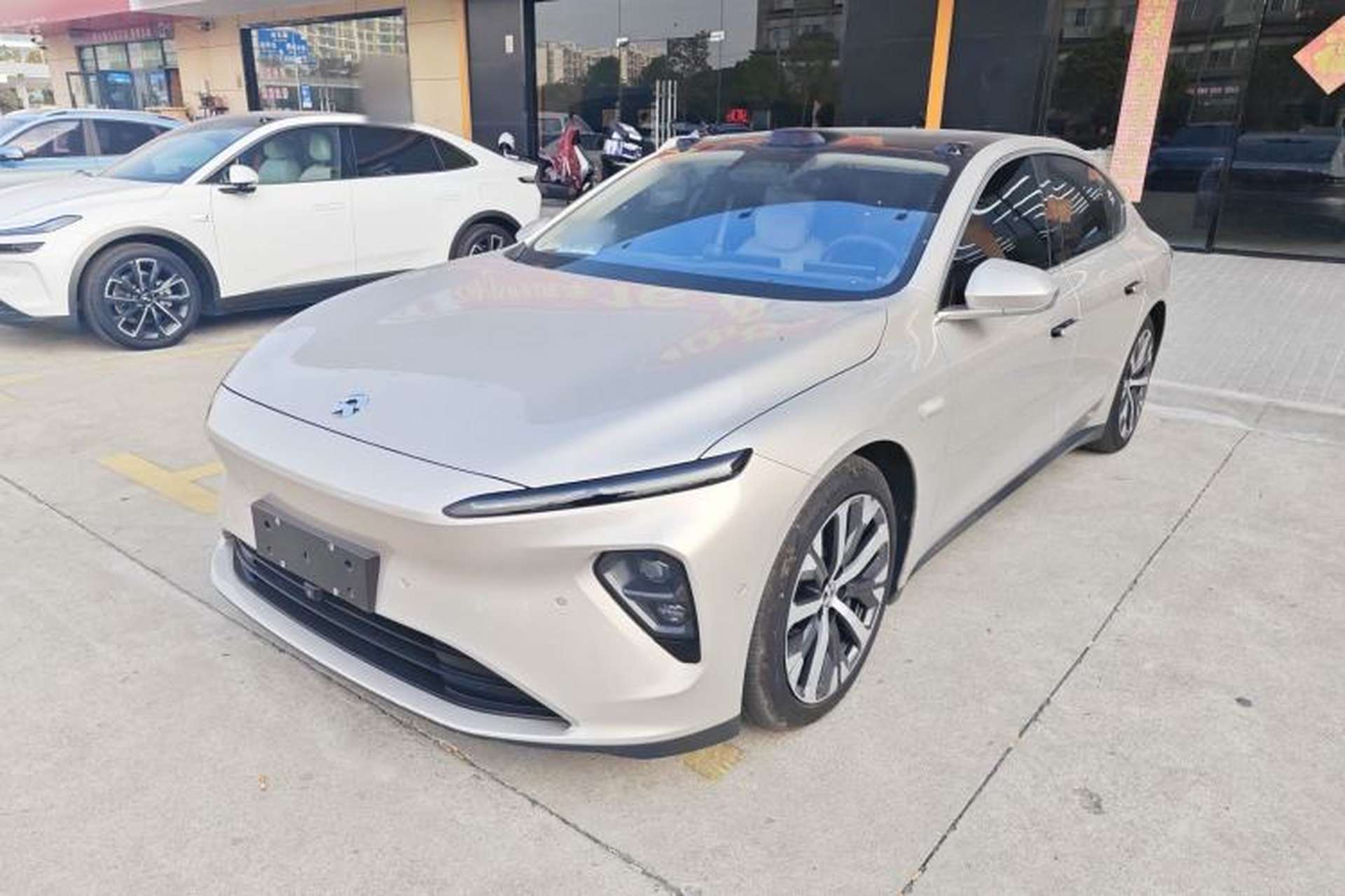 Used Nio ET7 2024 75 kWh Executive Edition Front Left 45 Deg