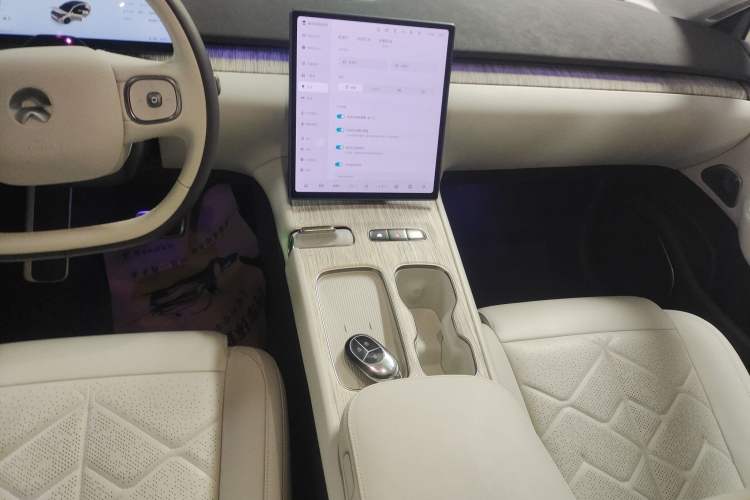 Used Nio ET7 2024 75 kWh Executive Edition Gear Lever