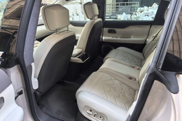 Used Nio ET7 2024 75 kWh Executive Edition Interior 3
